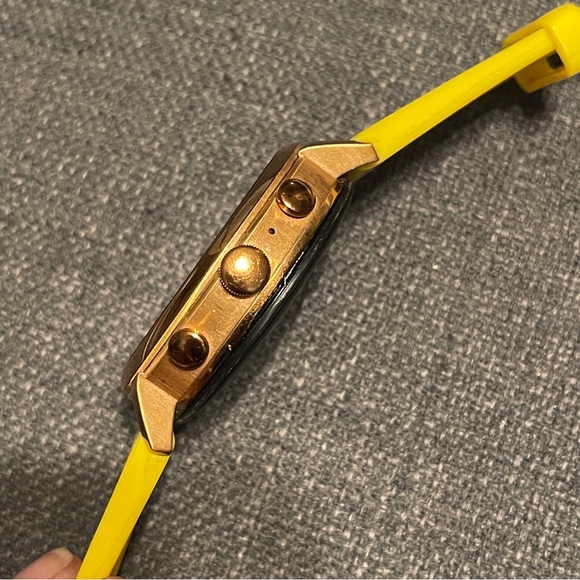 Fossil Smartwatch Model DW7F1 Rose Gold & Yellow Strap - Picture 4 of 9